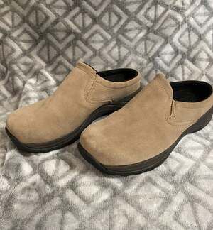 L.L. Bean Suede Slip-On Clogs Size 6.5 Medium Tan
